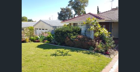 Very neat 3 x1 Duplex in excellent location - Photo 4