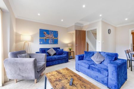 4 bedroom semi-detached house to rent - Photo 2