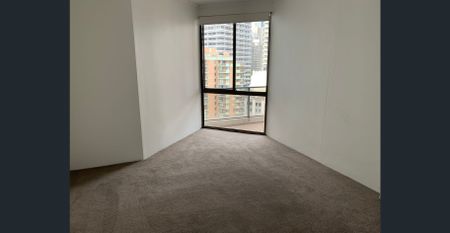 TOP FLOOR REFRESHED 2 BEDROOM APARTMENT WITH PARKING - Photo 4