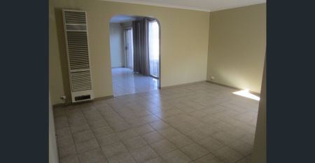 Large 3 Bedroom Unit - Photo 2