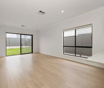 Modern Family Living in a Fast-Growing Eyre Community - Photo 6