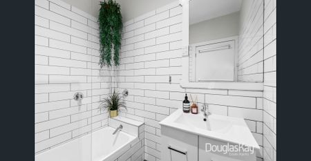 Bursting With Personality in Central Sunshine - Photo 3