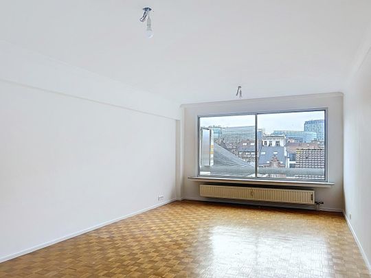 Squares District – Charming 2-Bedroom Apartment - Photo 1