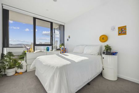 Luxury Living At The Griffin - Photo 3
