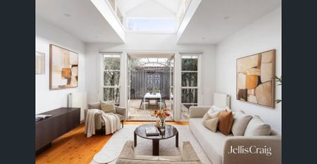 Exquisite Victorian with sunlight at every turn - Photo 5