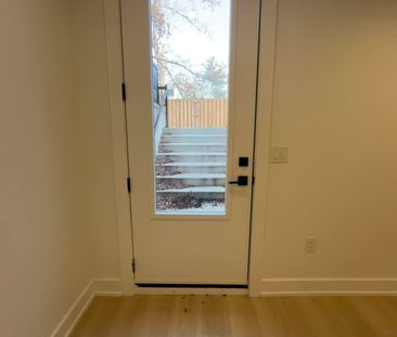 For Lease - 1039 Caven Street Unit# Bsmt, Mississauga, Ontario - Photo 2