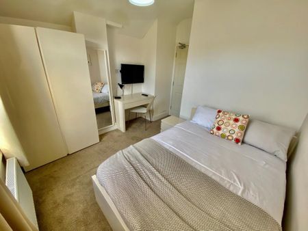 1 bedroom in a house share to rent - Photo 5