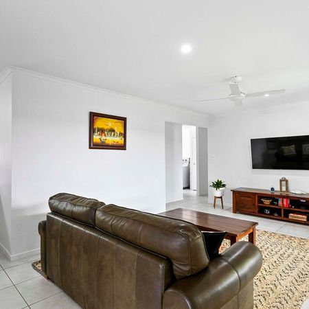 STUNNING FAMILY HOME - Photo 4