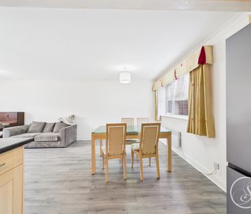 Langbar Garth, Leeds - Photo 2