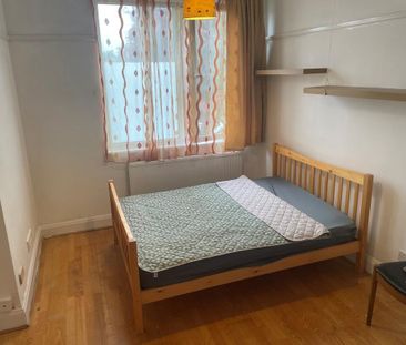 1 bedroom in a house share to rent - Photo 2