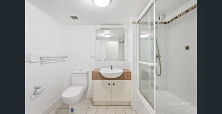 Freshly painted and re-carpeted Auchenflower apartment - Photo 5