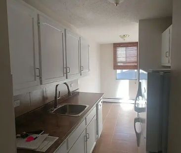 LARGE 1 BEDROOM UNITS AVAILABLE!! *825-12th Ave. SW* | 825 12 Avenu... - Photo 1