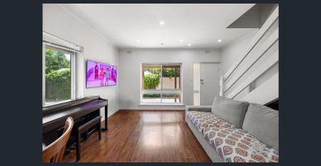 FOR RENT – Neat & Low-Maintenance Townhouse in Prime Glenside Location - Photo 4