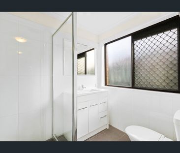 NEWLY REFURBISHED PERFECT FAMILY HOME IN QUITE CUL-DE-SAC! - Photo 5