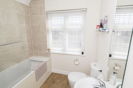 3 bedroom detached house to rent - Photo 4