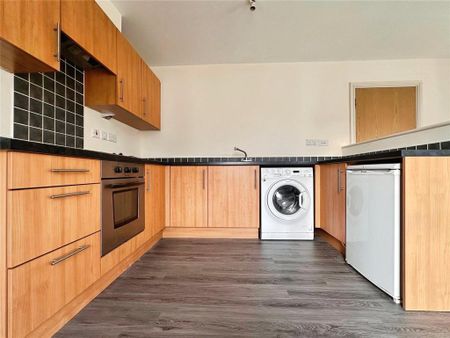 2 bedroom flat to rent - Photo 5