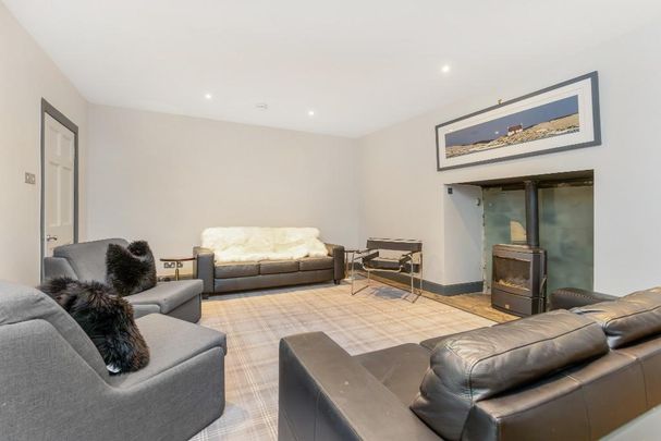 3 bedroom flat to rent - Photo 1