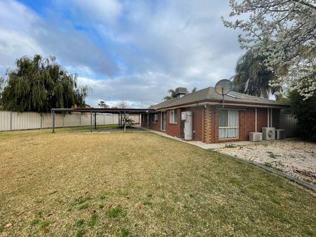 Spacious Home in a Quiet Court Location - Photo 2