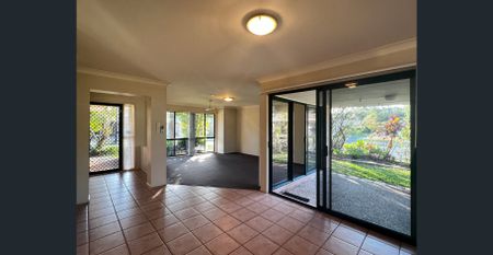 THREE BEDROOM HOME IN QUIET STREET - Photo 2