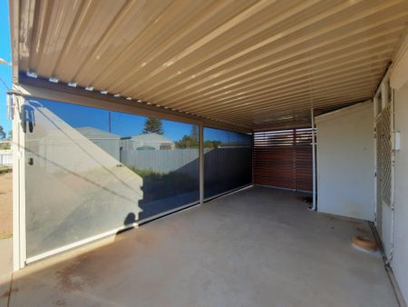 To register & apply for this property, please use this link: https://snug. com/ - Photo 5