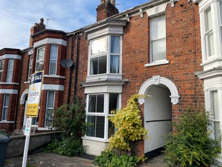 2 bedroom Mid Terraced House to let - Photo 5