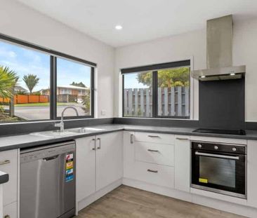 4 Bedroom Home Available Now In Weymouth! - Photo 3