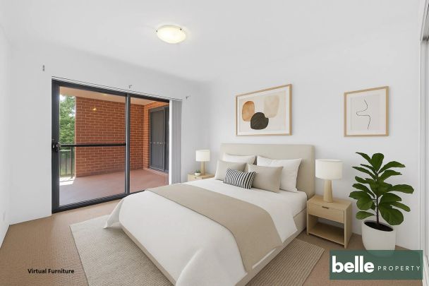 Spacious Two Bedroom Apartment bathed in natural sunlight - Photo 1