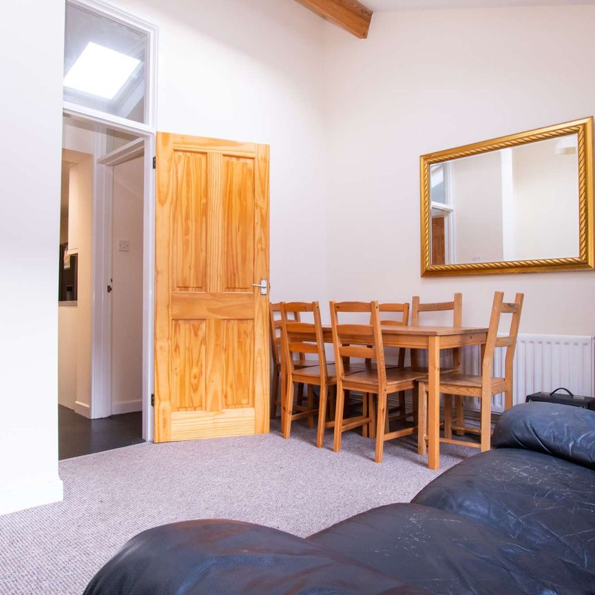 Unbeatable location! - Photo 1