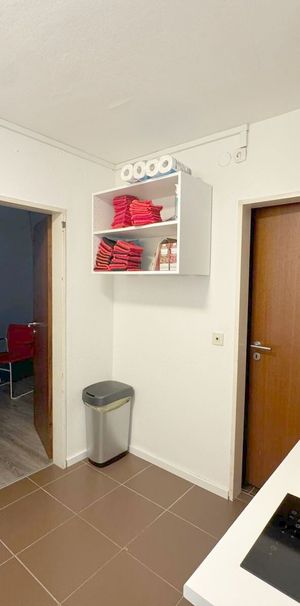 Helle Wohnung auf zwei Ebenen mit eigenem Keller und Außenstellplatz - Photo 1