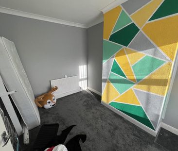 2 bedroom end of terrace house to rent - Photo 2