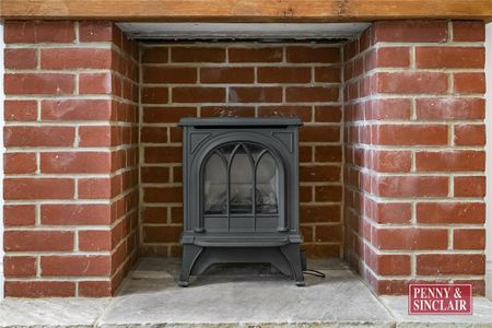 3 bedroom detached house to rent - Photo 2