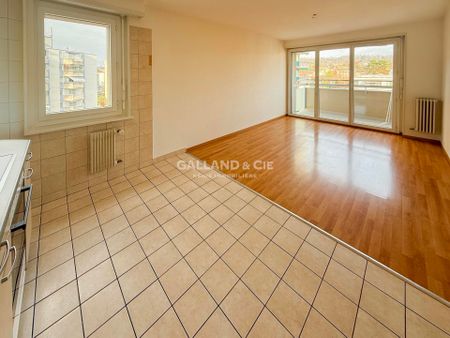 Optimal accessibility in the heart of Renens - Photo 2