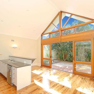 Located in sought after location - Photo 2