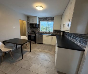 For Lease - 7 Roundhay Drive, South of Baseline to Knoxdale, Ontario - Photo 2