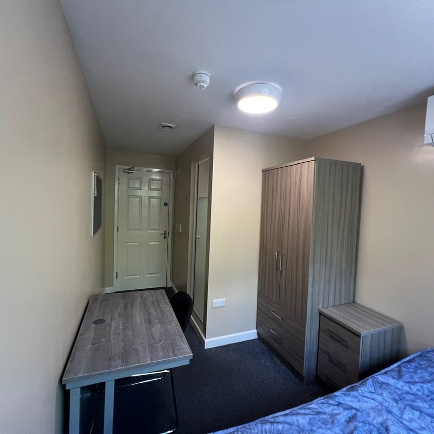 Room in a Shared Flat, Classic House, BS1 - Photo 1