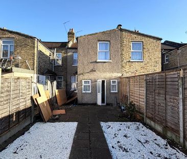 4 bedroom terraced house to rent - Photo 3