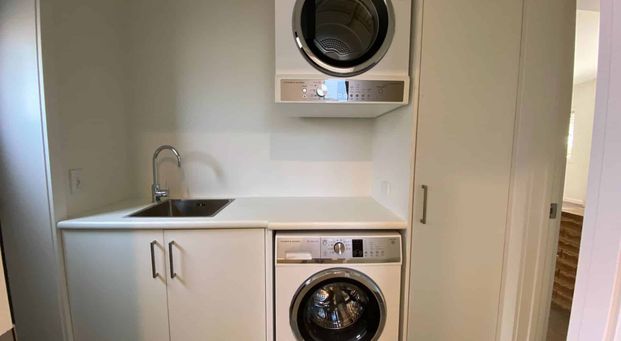 Character, cozy comfort, and convenience - Photo 1