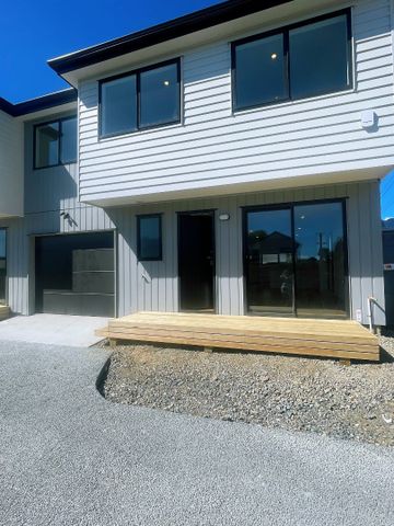 4 Bedroom 2.5 Bathroom NEWLY BUILT FAMILY HOME - Photo 4