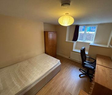 5 bedroom flat to rent - Photo 4
