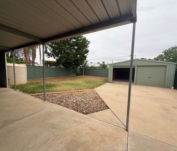 Charming 3 Bedroom Home - Photo 5