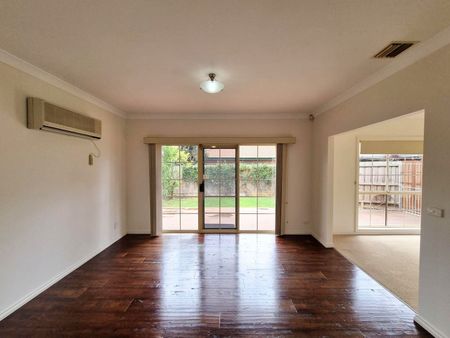 2/21 Hart Street, Airport West VIC 3042 - Photo 2