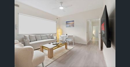Stunning Newly Renovated 2-Bedroom Apartment in the Heart of Bondi - Fully Furnished! - Photo 2