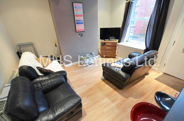 3 Bedroom End Terraced House for rent in William Street - Photo 1