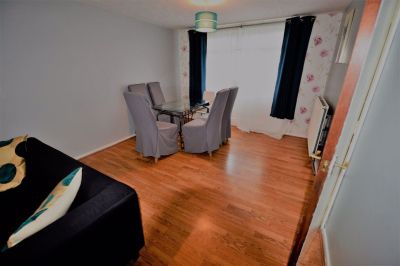 5 bedroom House in Woodbridge Lawn, Leeds - Photo 3