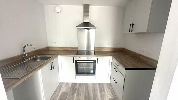 2 bedroom flat to rent - Photo 1