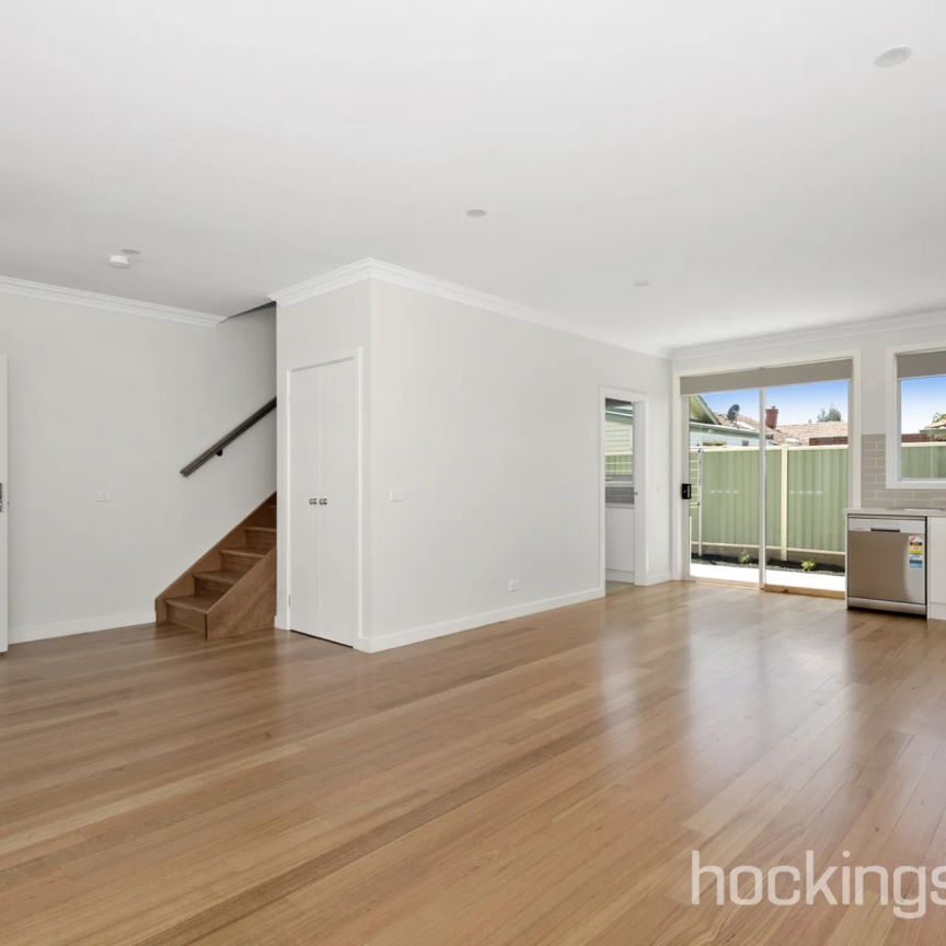 Stunning 3-bedroom Townhouse In Central Reservoir Location - Photo 1