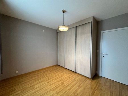 Verzorgd appartement op de 1ste verdieping met 2 slaapkamers, autostandplaats, lift, terras te Neeroeteren. - Foto 4