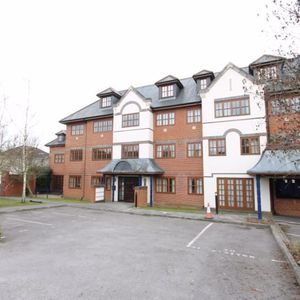 Surrey Cloisters Farncombe, Godalming - 1 bedroomProperty for lettings - Seymours - Photo 3