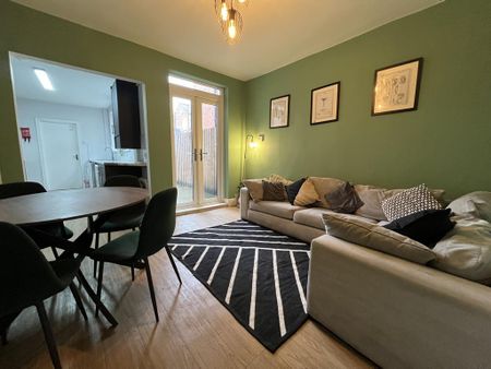 6 bedroom terraced house to rent - Photo 3