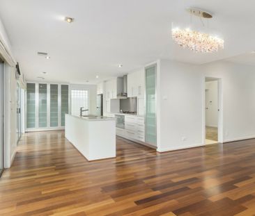 14 Nathan Street, Deakin ACT, Belconnen - Photo 2